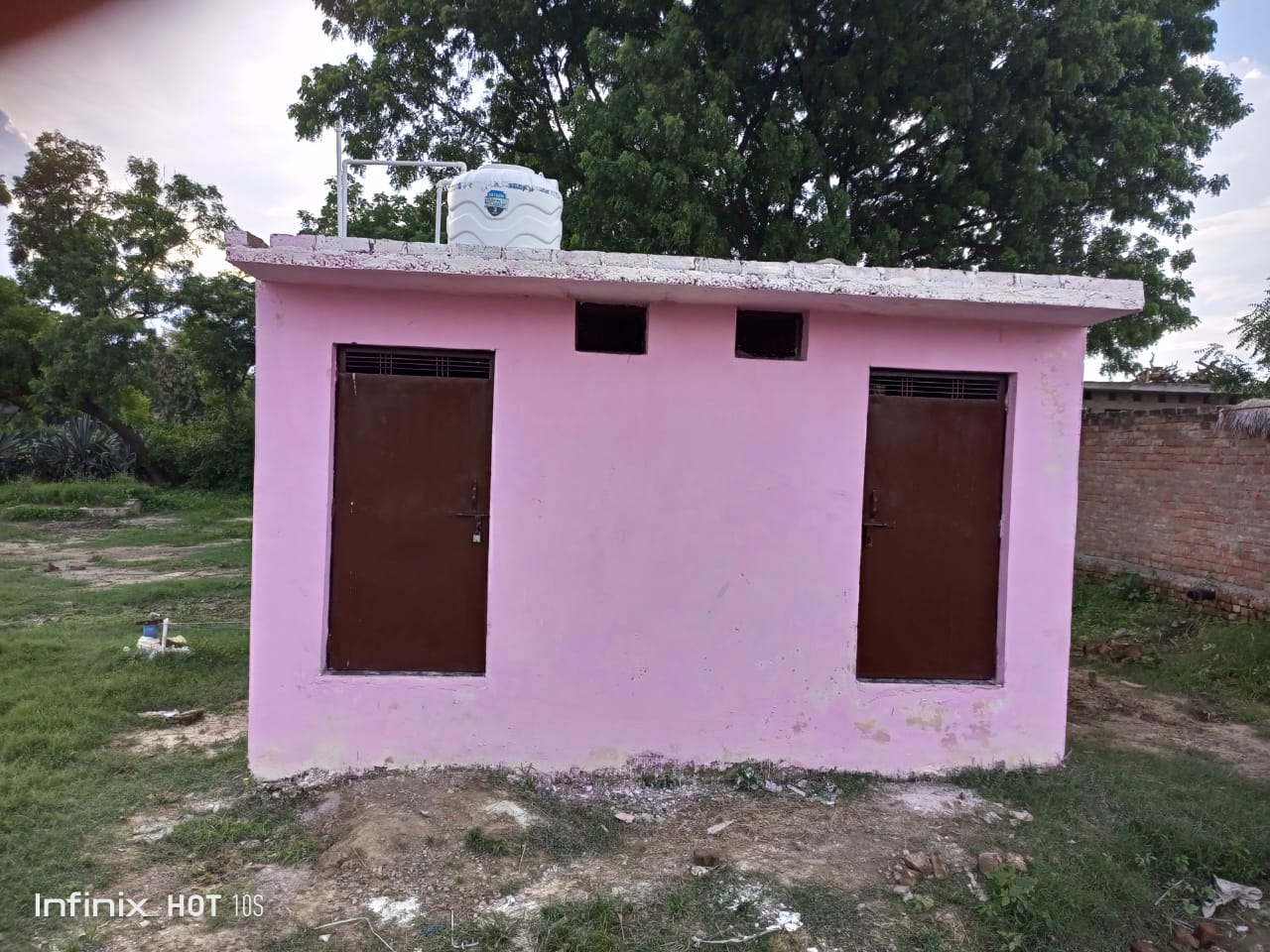 अपूर्ण शौचालय