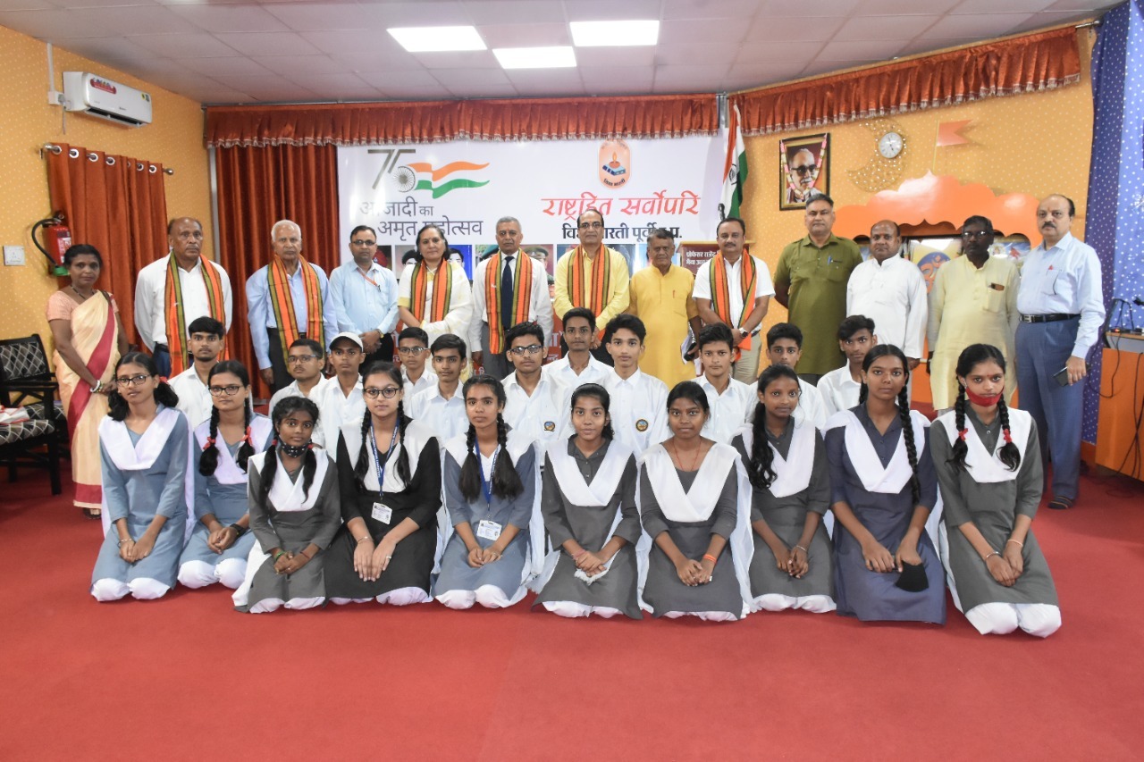 सरस्वती शिशु विद्या मंदिर मॉडल हाऊस, लखनऊ के छात्र-छात्राएं सहित अन्य पदाधिकारीगण