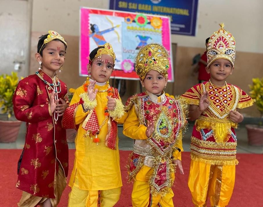 नन्हे बच्चों ने दी शानदार प्रस्तुति 