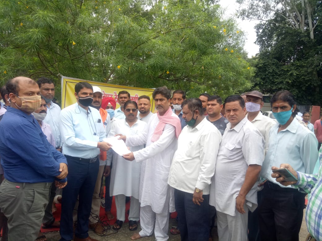 परिवहन व्यवसायी नाराज़ 