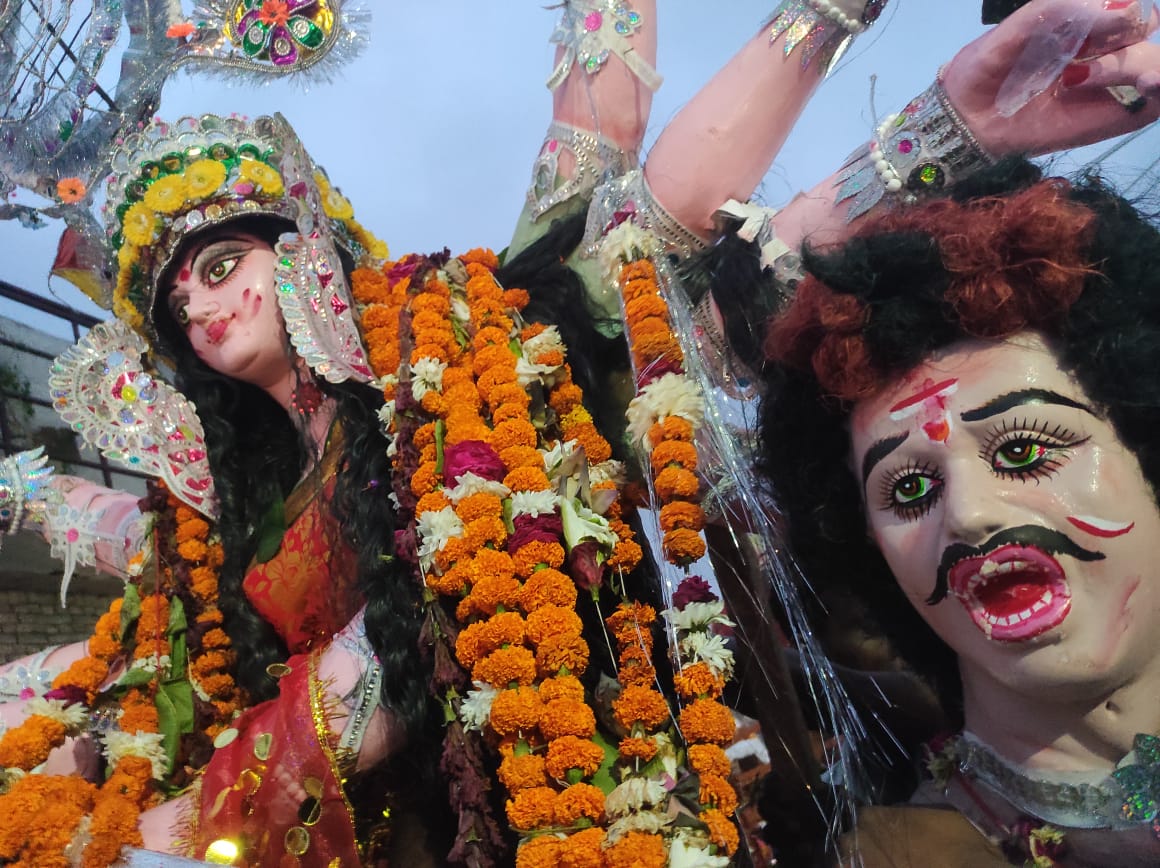 मॉ दुर्गा को खुशी खुशी विदा किया