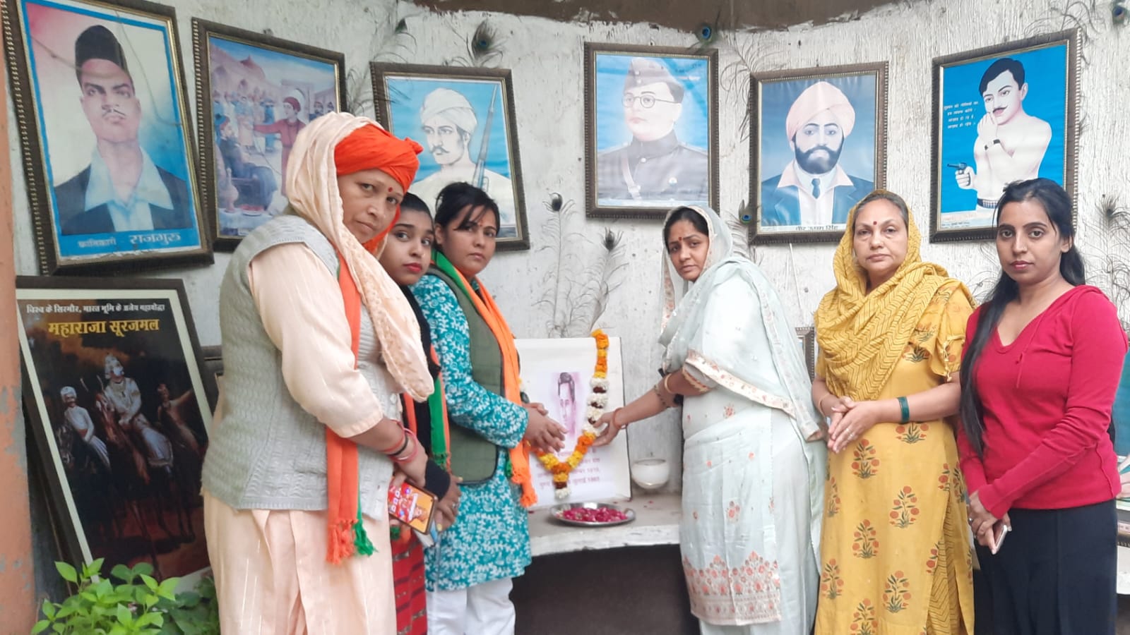 रेलवे स्टेशन और संग्रहालय उनके नाम करने की मांग