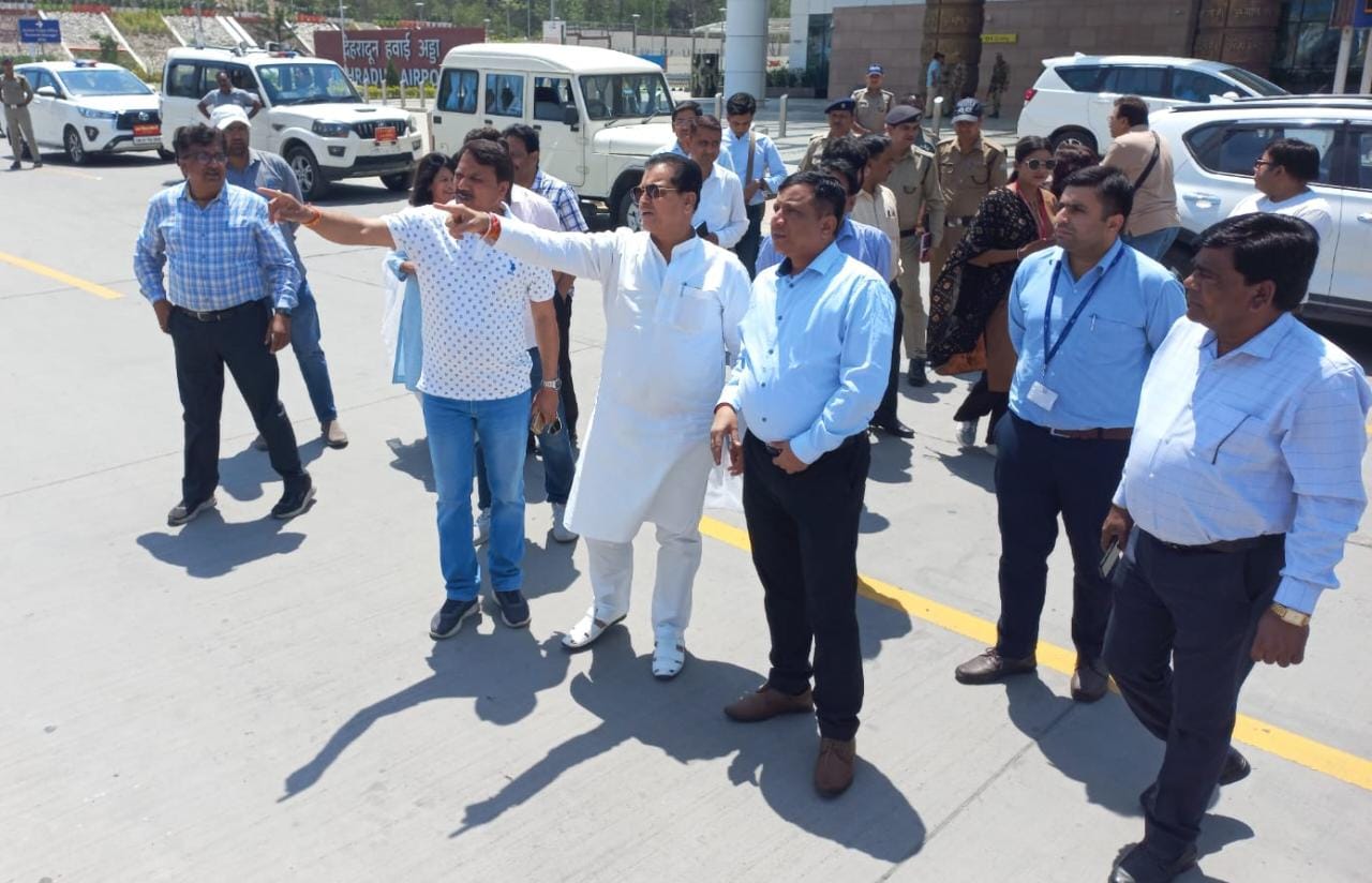 काबीना मंत्री प्रेमचंद अग्रवाल ने जौलीग्रांट एयरपोर्ट से इंद्रमणी बडोनी चौक तक निर्माण कार्यों का निरीक्षण किया