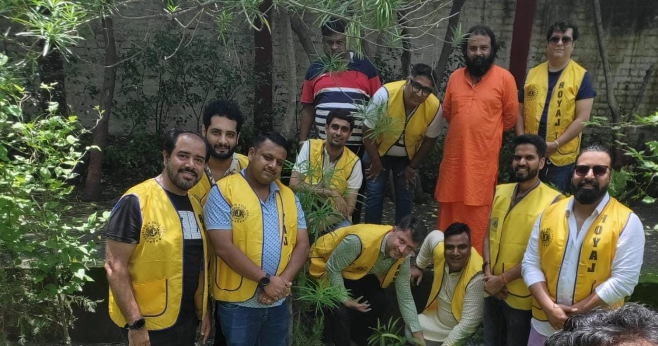 ऋषिकेश रॉयल के सदस्यों ने  जन्मदिवस पर लगाए रुद्राक्ष पौधे 